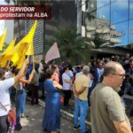 Servidores protestam na Alba e pedem reajuste maior